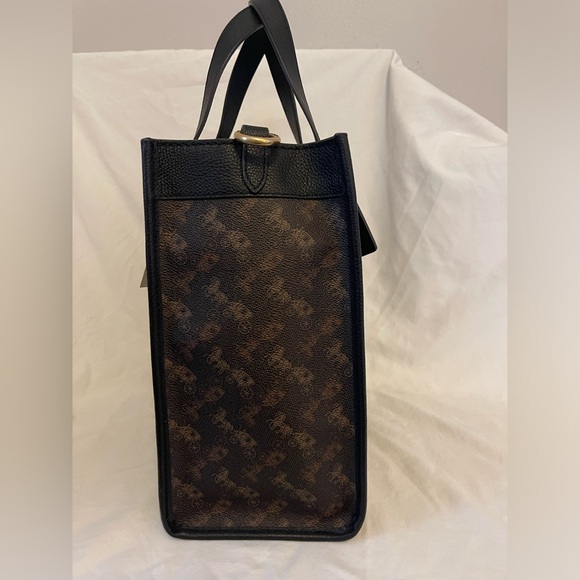 COACH Field Tote In Horse And Carriage Print - Picture 11 of 12